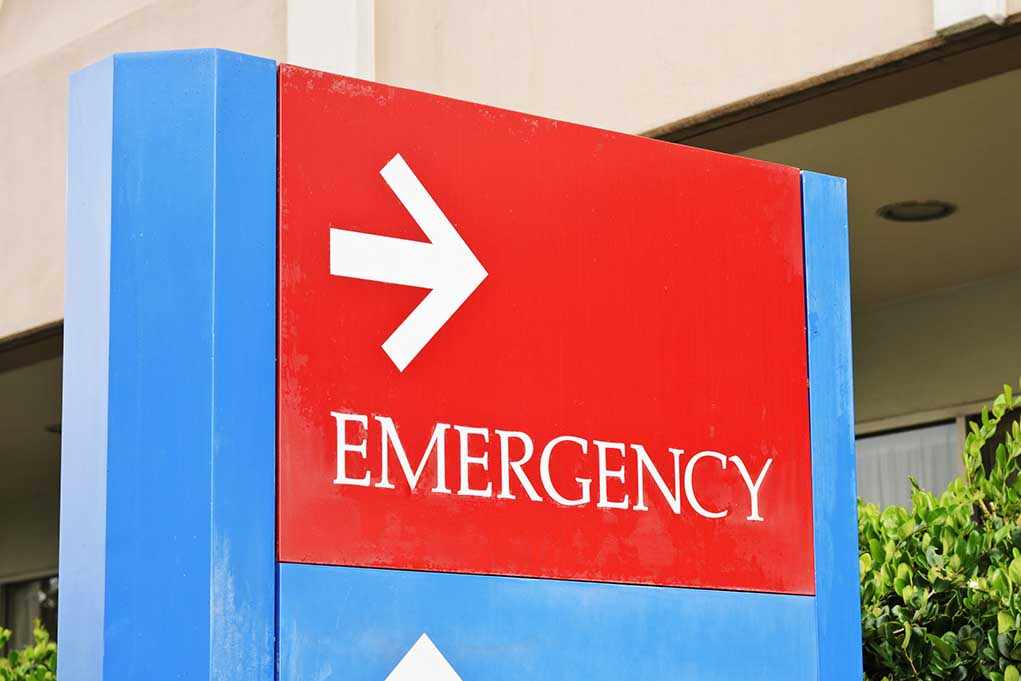 Emergency sign with an arrow pointing right