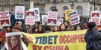 Tenzin Gyatso, Ip Ching, Christian Jones, and Colin David Jones among protesters holding Tibet banners